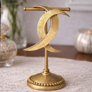 Vintage Interlocking Crescent Moon Crown Trifari Gold Tone Brooch